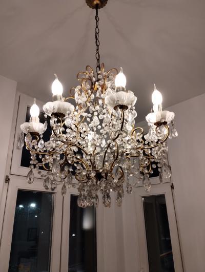 Historischer Kronleuchter aus dem ehemaligen Hotel Königshof mit modernen Filament LED Lampen Historischer Kronleuchter aus dem ehemaligen Hotel Königshof mit modernen Filament LED Lampen